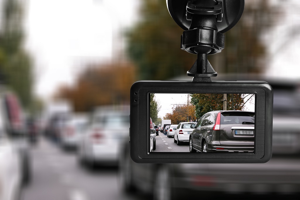 Dash cam screen showing multiple vehicles in traffic with detailed video capture